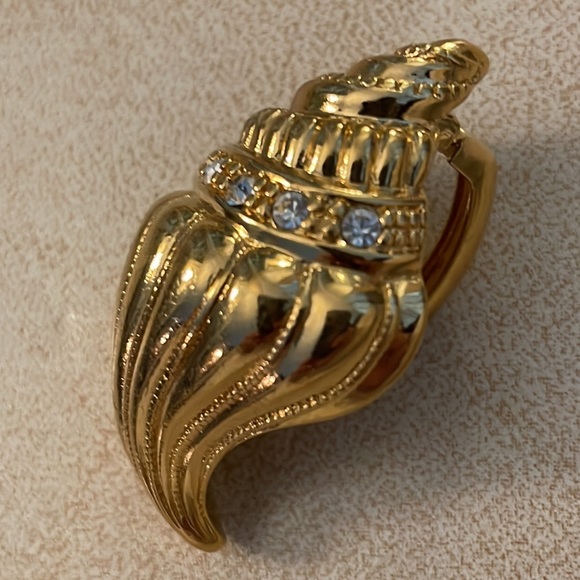 Vintage KJL For AVON Gold Tone Shell Scarf Clip - Picture 5 of 7